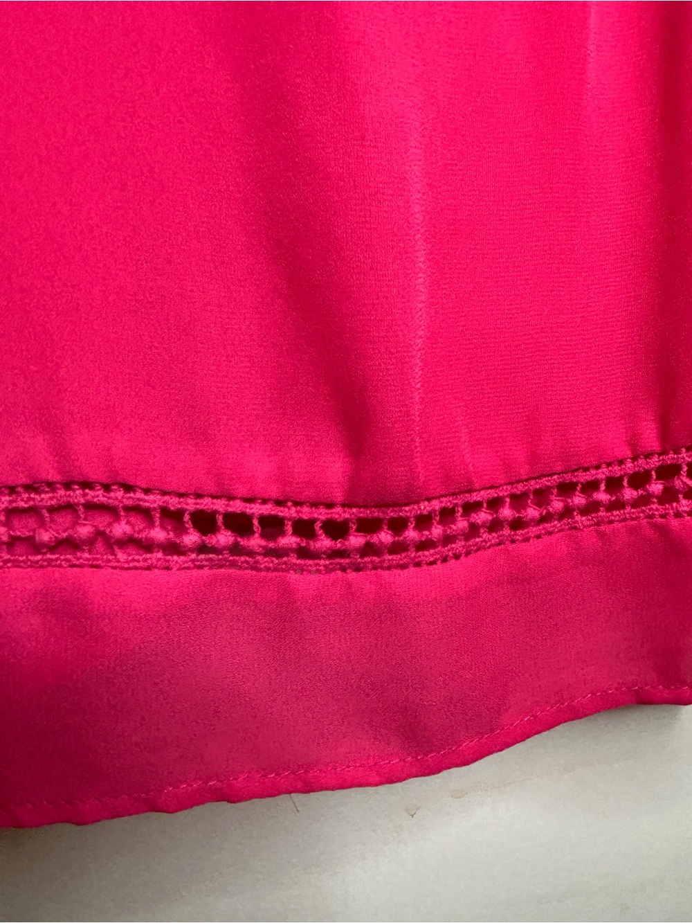 Anthro Elodie Hot Pink V-Neck Sleeveless Blouse Pintuck Crochet Trim Top M - Picture 7 of 15
